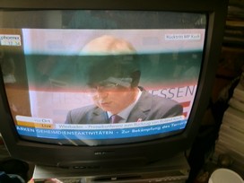 Klausens FOTO live (am Fernseher) von der Pressekonferenz Roland Koch 25. Mai 2010, bei der er seinen Rcktritt als Ministerprsident von Hessen bekanntgibt.